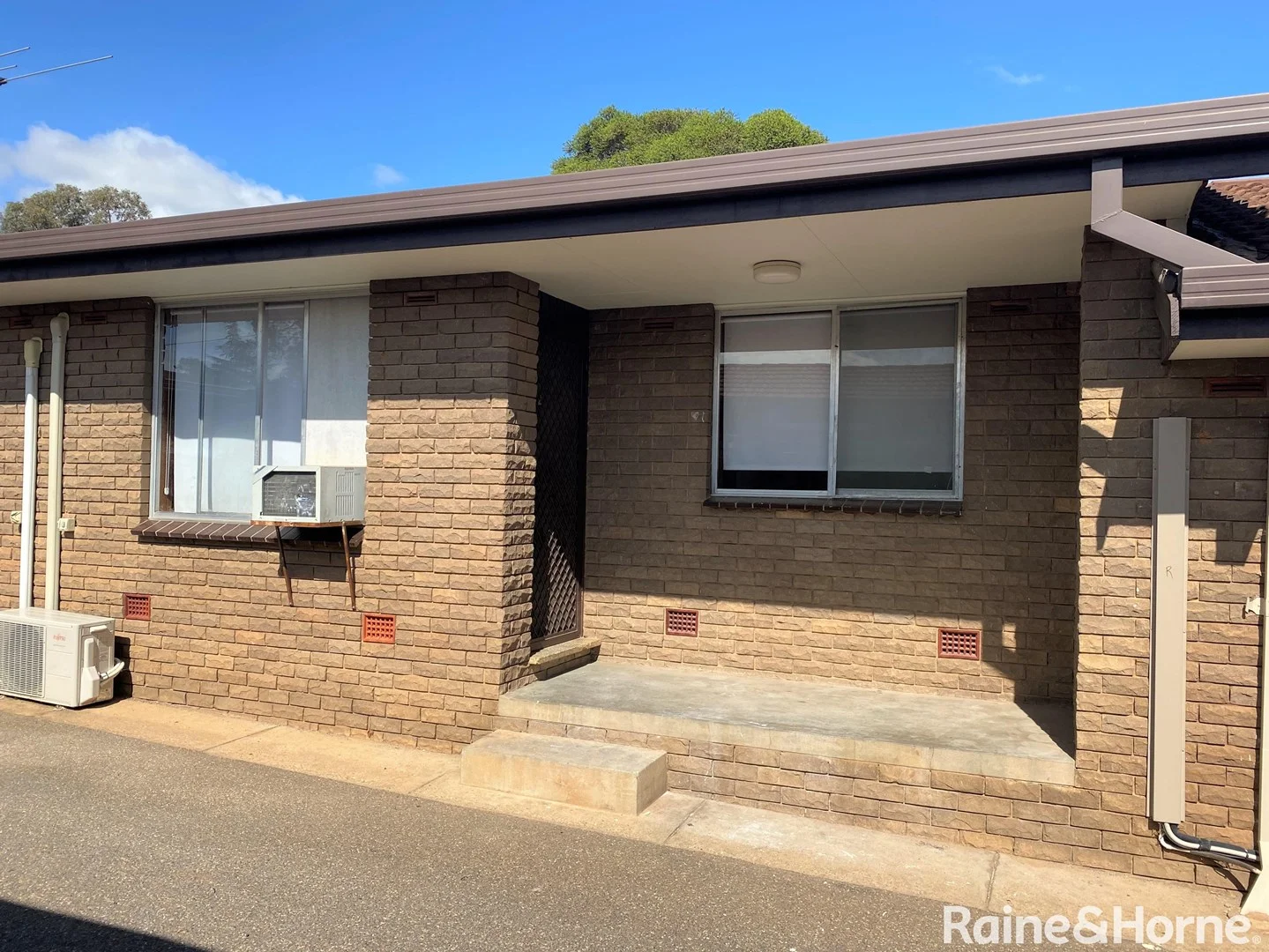 2/6 Joyes Place, Tolland NSW 2650