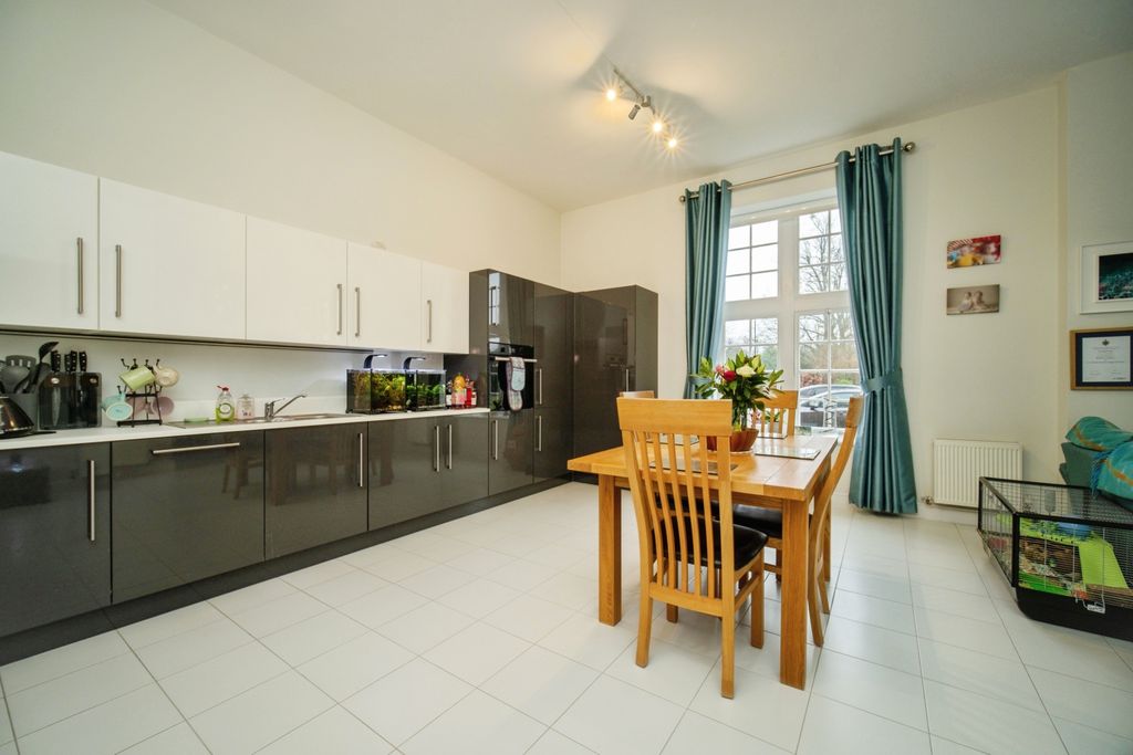 Additional image 6 of 2 bed flat for saleHospital Hill, Aldershot GU11