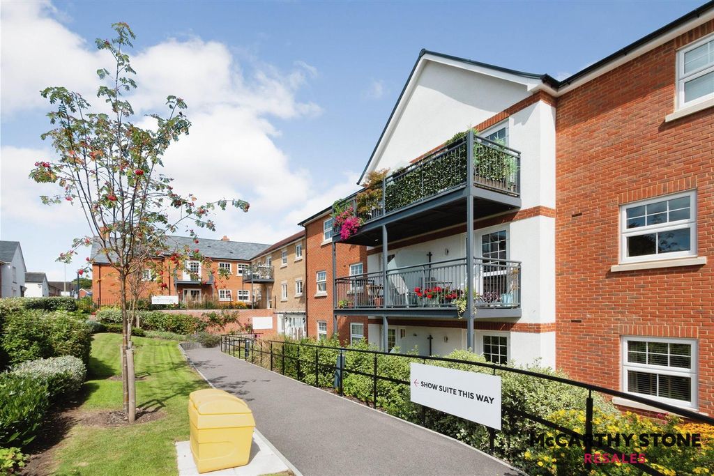 Additional image 18 of 2 bed flat for saleQueen Elizabeth Place, Orchard Lane, Alton GU34