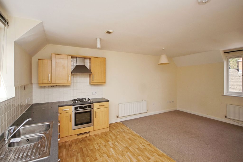 2 bed flat for saleTownsend Close, Dursley, Gloucestershire GL11 photo 3