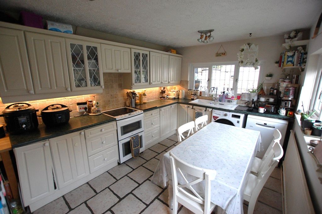 Additional image 8 of 3 bed semi-detached house for saleCurrier Lane, Ashton-Under-Lyne, Greater Manchester OL6