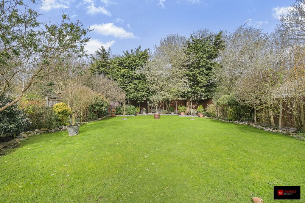 Additional image 13 of 5 bed detached house for saleLee Chapel Lane, Basildon SS16
