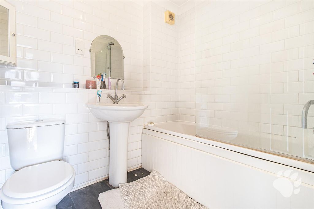 Additional image 12 of 2 bed flat for saleHandleys Court, Noak Bridge SS15