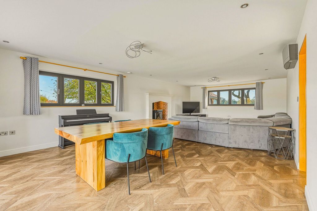 Additional image 2 of 6 bed detached house for saleFiddlers Green, Attleborough NR17