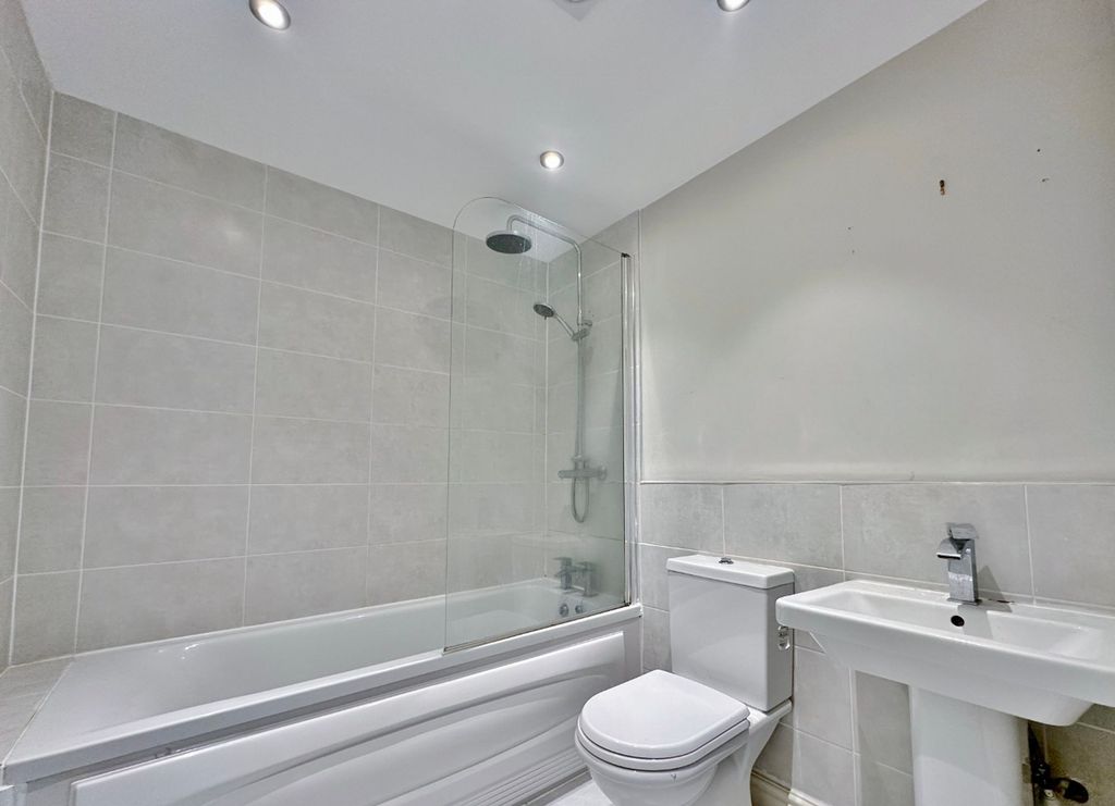 Additional image 12 of 2 bed flat for saleHamilton Square, Birkenhead CH41