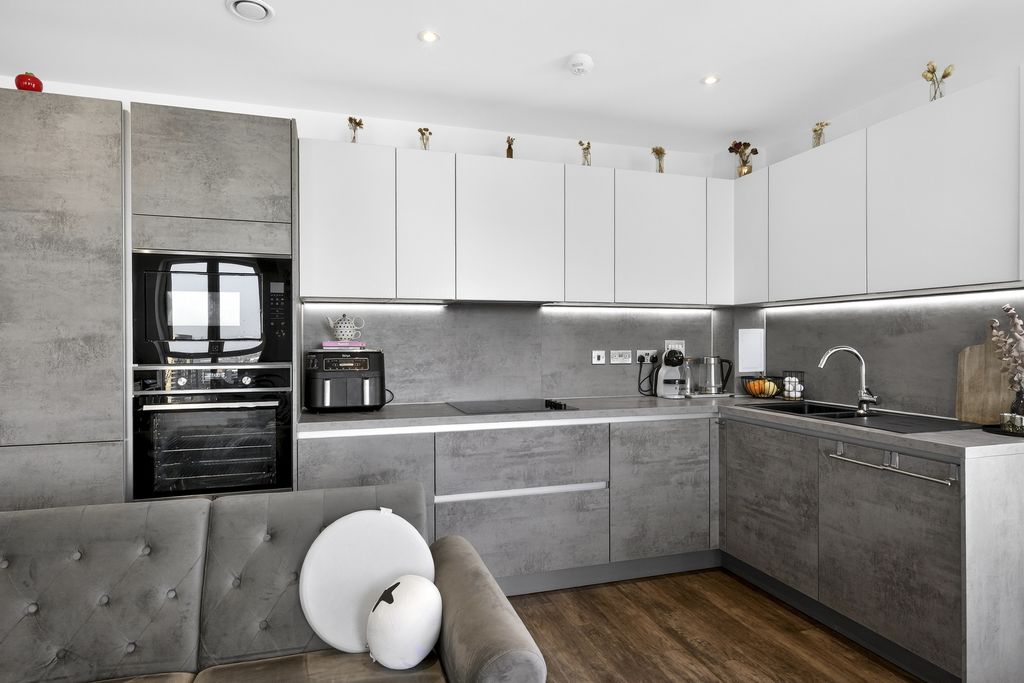 3 bed flat for sale8 Drydock Square, Barking IG11 photo 3