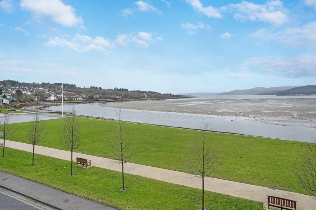 Additional image 2 of 3 bed flat for salePoltalloch Street, Lochgilphead PA31