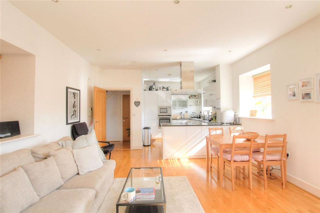 Additional image 2 of 2 bed flat for saleLower Kings Road, Berkhamsted HP4