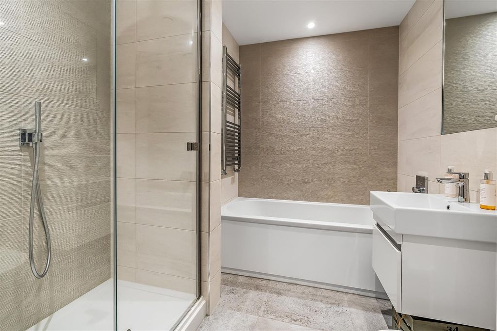 Additional image 15 of 3 bed detached bungalow for saleRoebuck Close, Ashtead KT21