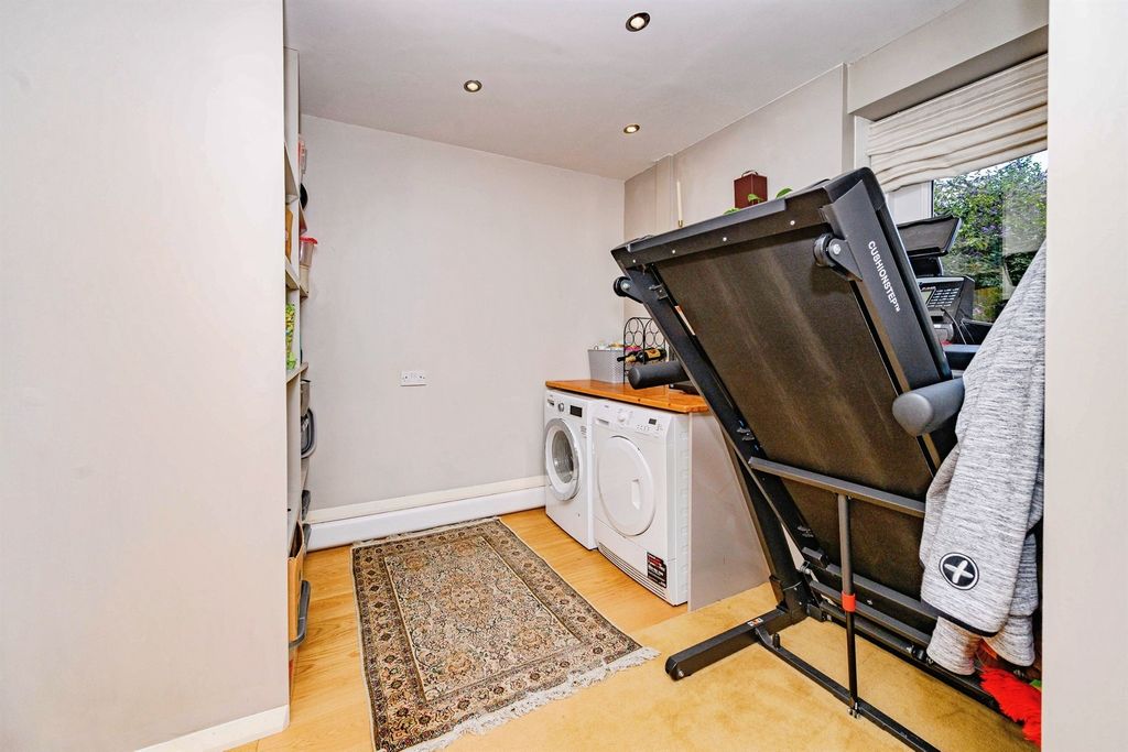 Additional image 14 of 4 bed semi-detached house for saleSouth Way, Abbots Langley WD5