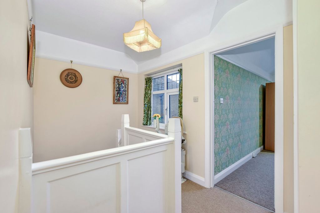 Additional image 16 of 3 bed semi-detached house for saleBroomfield Rise, Abbots Langley WD5