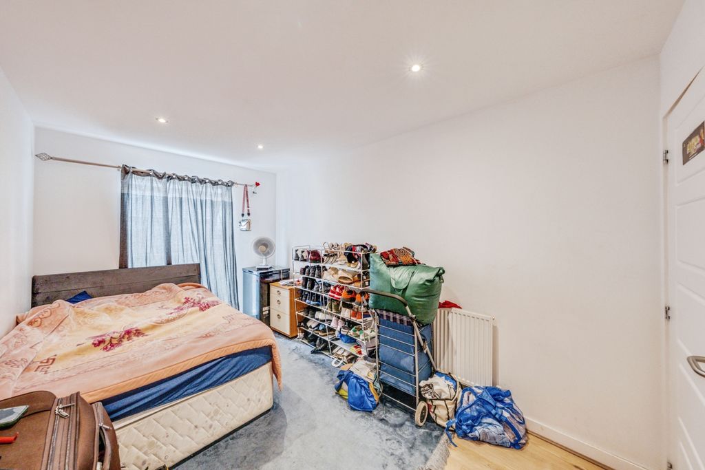 Additional image 12 of 2 bed flat for saleMorris Drive, Belvedere DA17