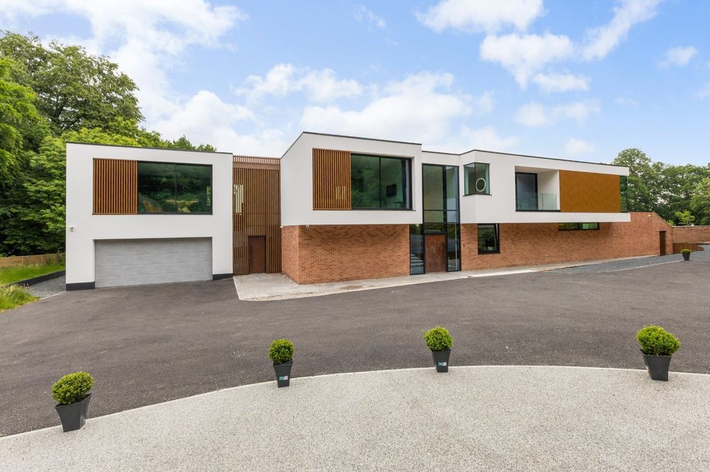 6 bed detached house for saleLondon Road, Windlesham, Surrey GU20