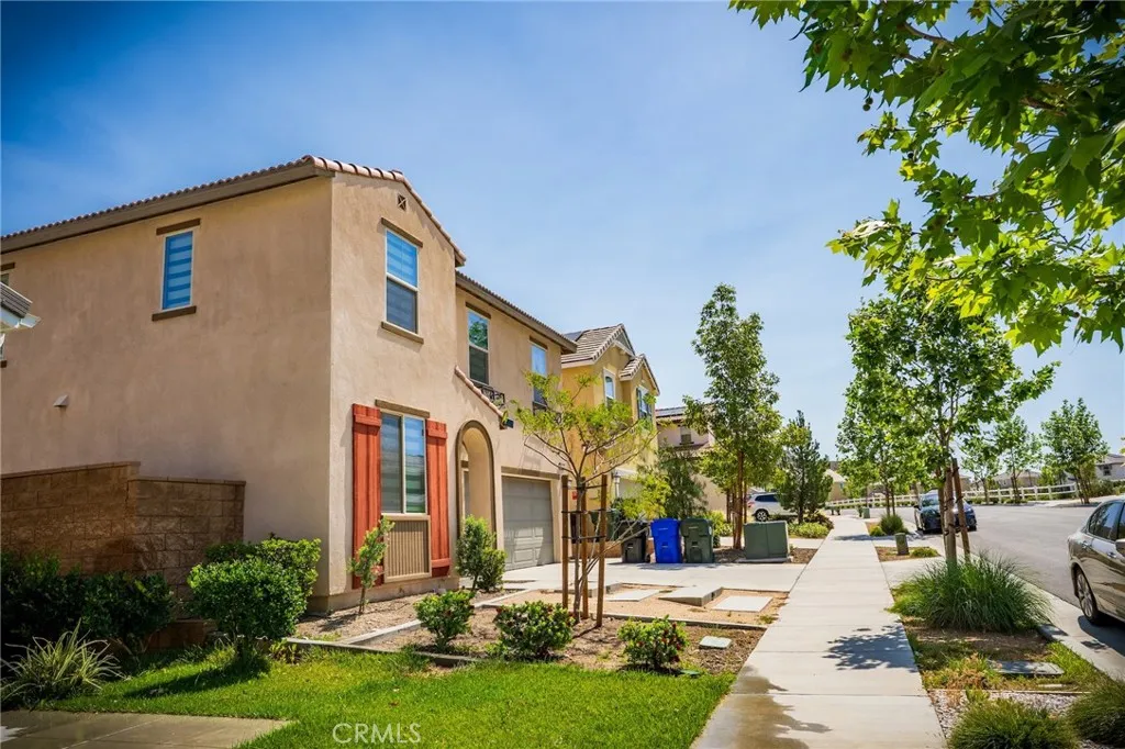 6435 Canyonlands Dr, Jurupa Valley, CA 92509