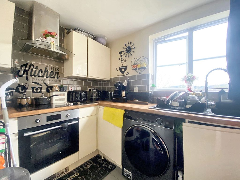 2 bed flat for saleTowpath Close, Longford CV6 photo 3
