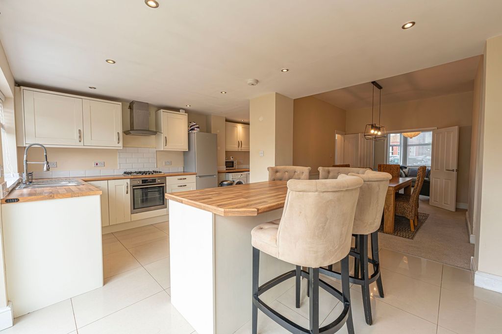 Additional image 2 of 3 bed terraced house for saleBroadwalk, Caerleon NP18