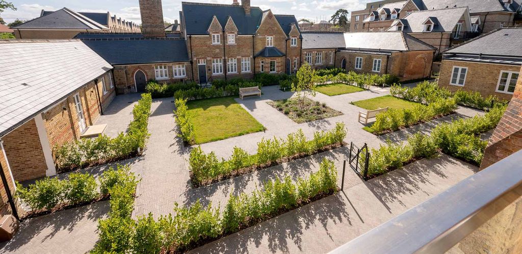 Additional image 4 of 3 bed flat for saleDaffodil Crescent, Barnet EN4