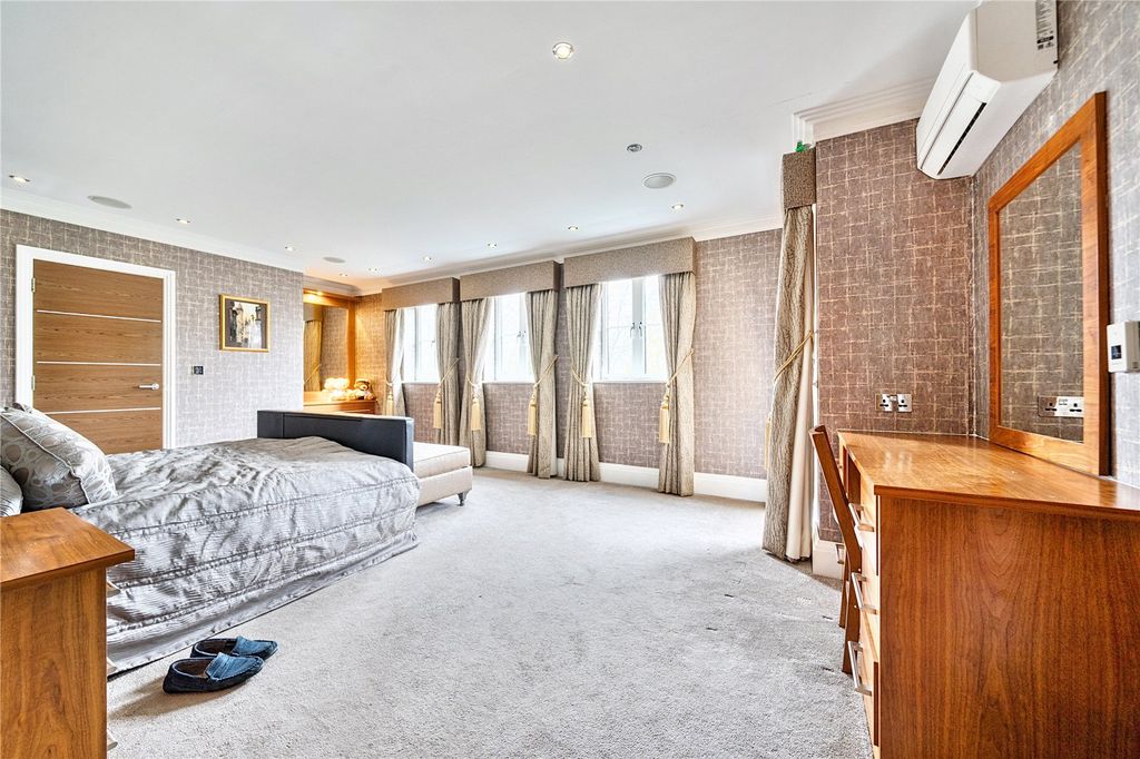 Additional image 6 of 3 bed flat for saleAmara Lodge, 371 Cockfosters Road, Cockfosters, Barnet EN4