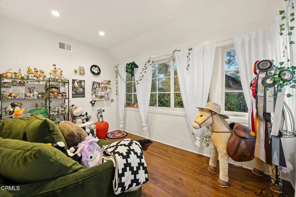 Additional image 53 of 555 Meadow Grove Street, La Canada Flintridge, CA 91011