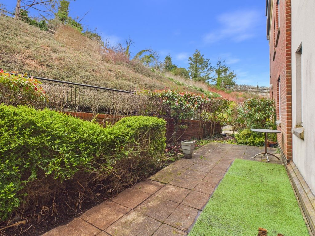 Additional image 13 of 2 bed flat for saleWhielden Street, Amersham, Buckinghamshire HP7