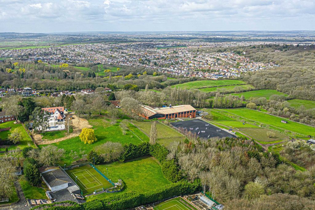 Additional image 6 of 4 bed detached house for saleVicarage Hill, Benfleet SS7