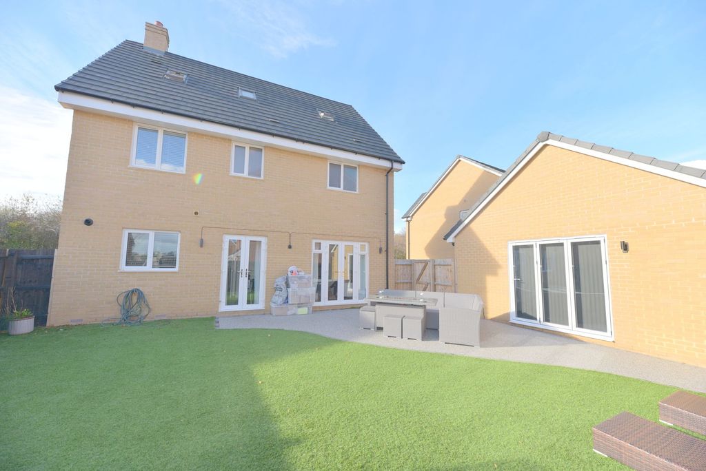 Additional image 25 of 5 bed detached house for saleBellflower Gardens, Biggleswade SG18