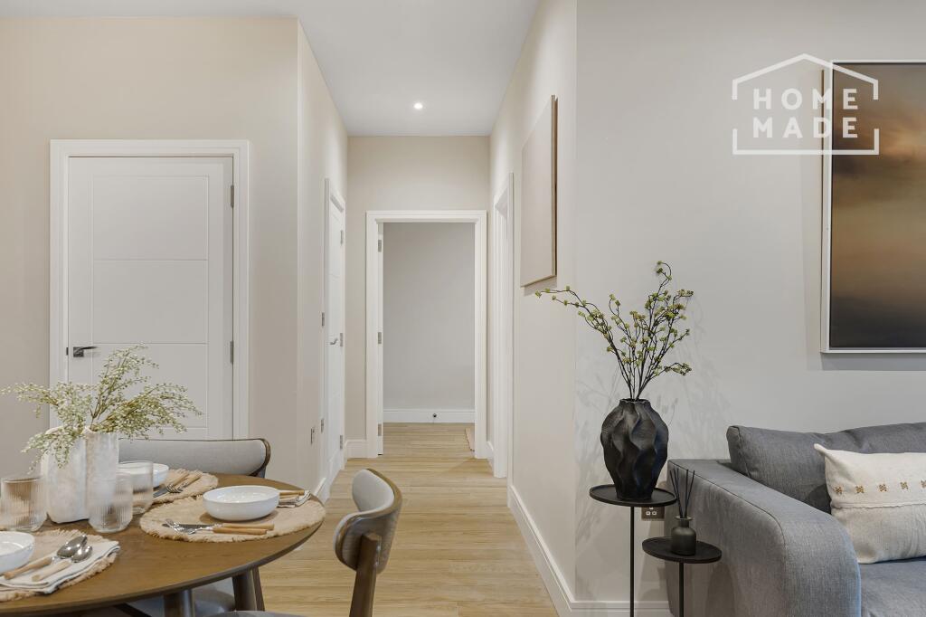 Enclave, Birmingham City, B5 photo 3