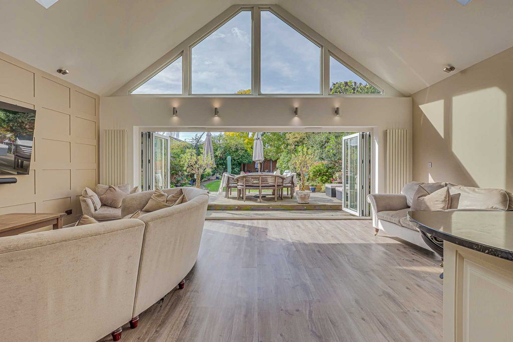 Additional image 15 of 5 bed detached house for saleHigh Road, Benfleet SS7