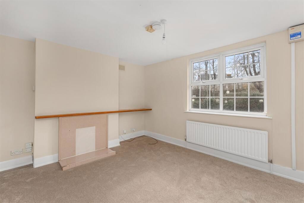 Additional image 3 of 4 bed flat for saleBroughton Road, Banbury OX16