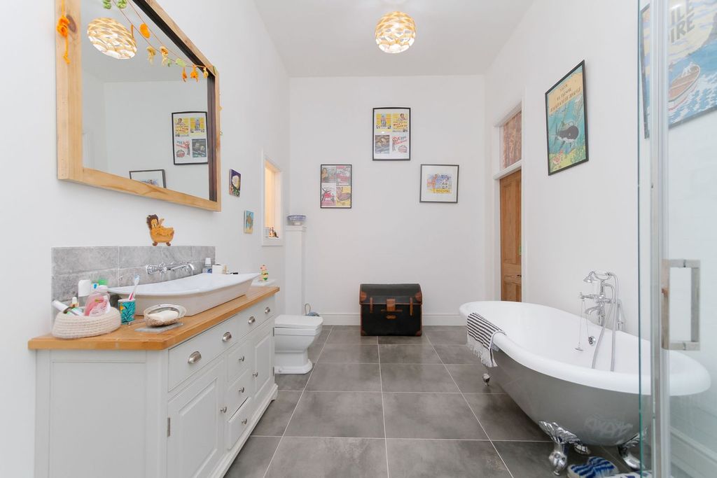 Additional image 14 of 5 bed property for saleChurch Street, Banff AB45