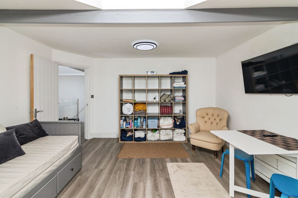 Additional image 5 of 1 bed flat for saleKirkley Cliff, Lowestoft NR33
