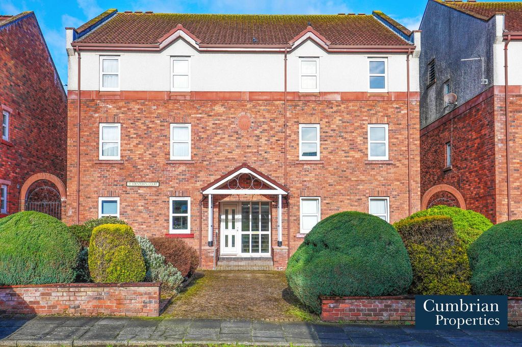 2 bed flat for saleEdentown Court, Carlisle CA3