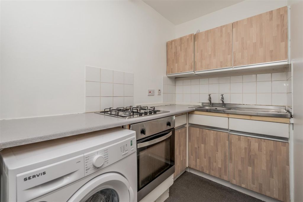 Additional image 4 of 2 bed flat for saleHardrow Road, Leeds LS12