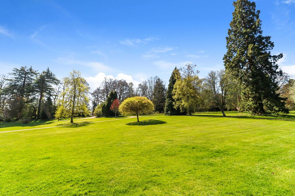 Additional image 28 of 2 bed flat for saleShardeloes, Missenden Road, Amersham HP7