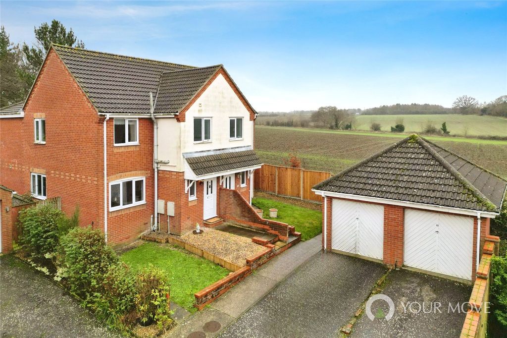 3 bed semi-detached house for saleSt. Lawrence Close, Beccles, Suffolk NR34
