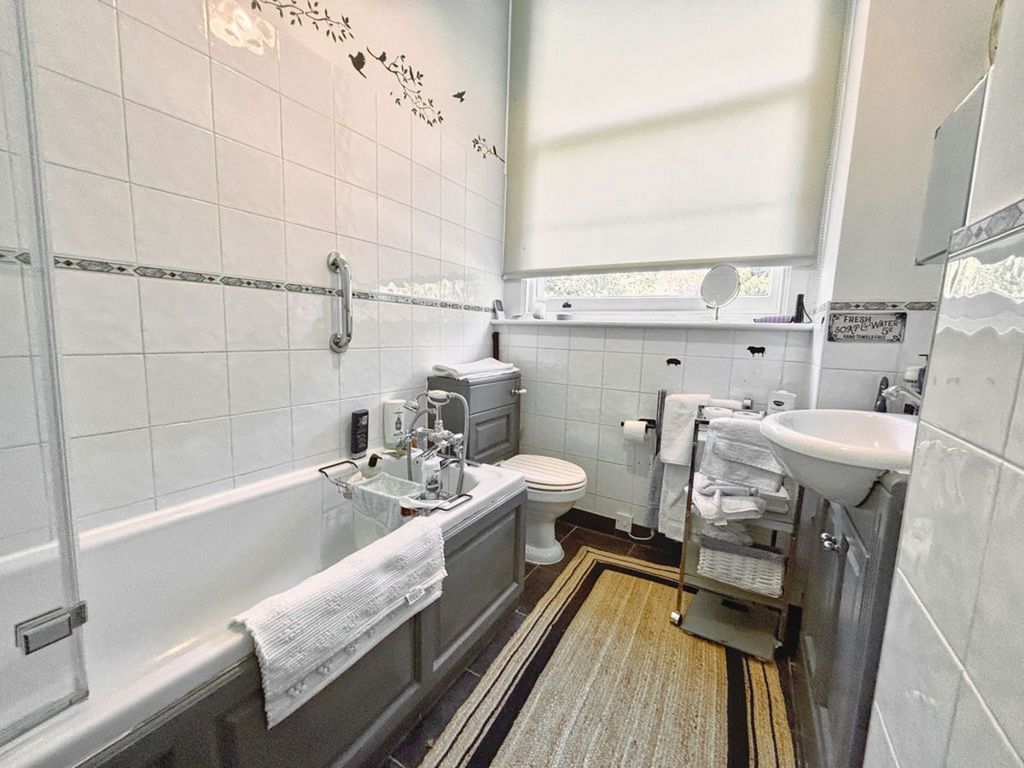 Additional image 7 of 2 bed flat for salePixham Lane, Dorking RH4