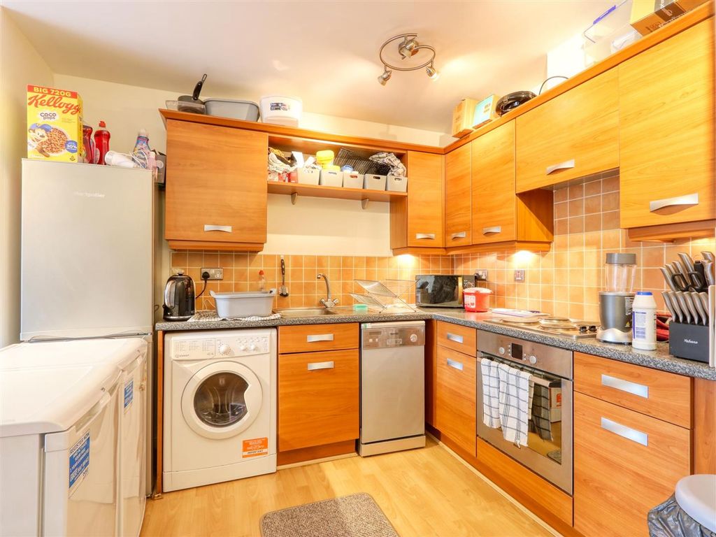 1 bed flat for saleCamlough Walk, Markham Quay S41 photo 5