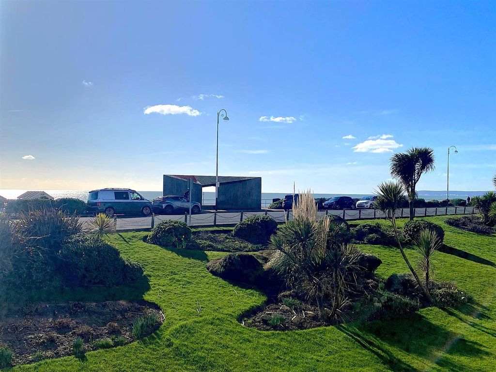 2 bed flat for saleWest Parade, Bexhill-On-Sea TN39