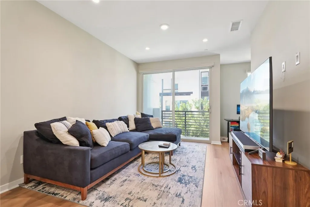 Additional image 46 of 302 Placemark, Irvine, CA 92614