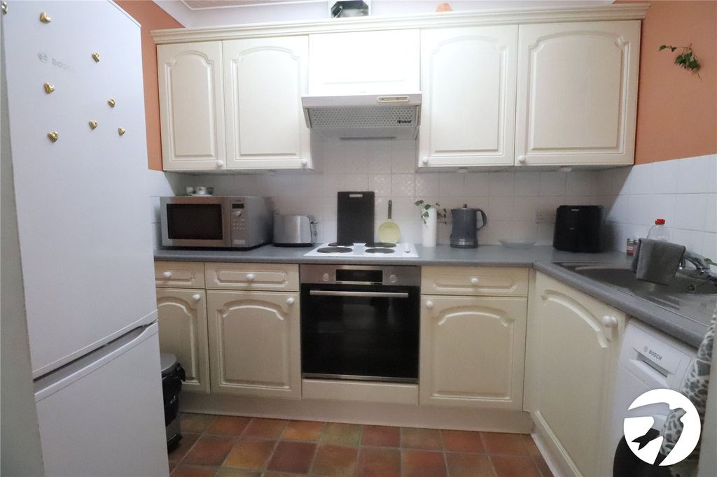 Additional image 3 of 2 bed flat for saleCheshunt Road, Belvedere DA17