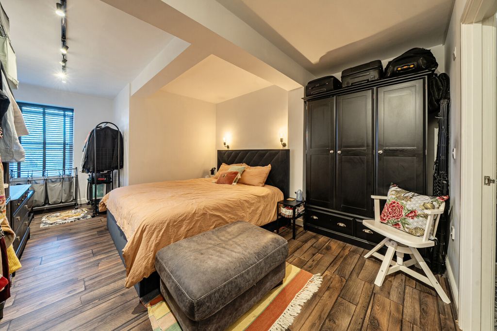 Additional image 4 of 2 bed flat for saleBromley Road, Beckenham BR3