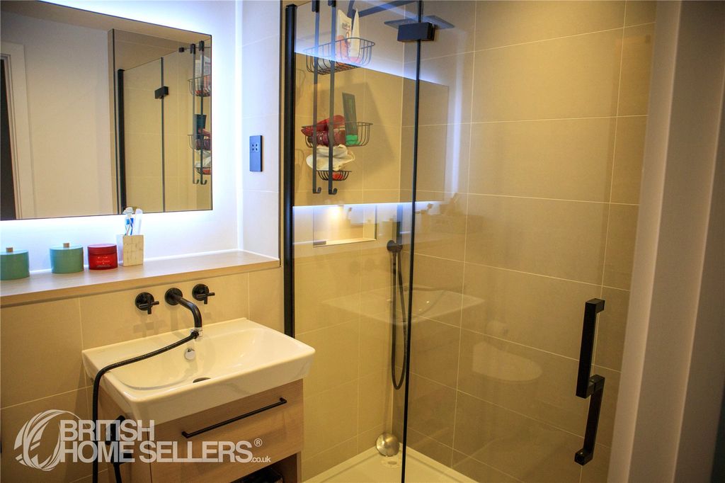 Additional image 9 of 2 bed flat for saleFlagstaff Road, Reading, Berkshire RG2