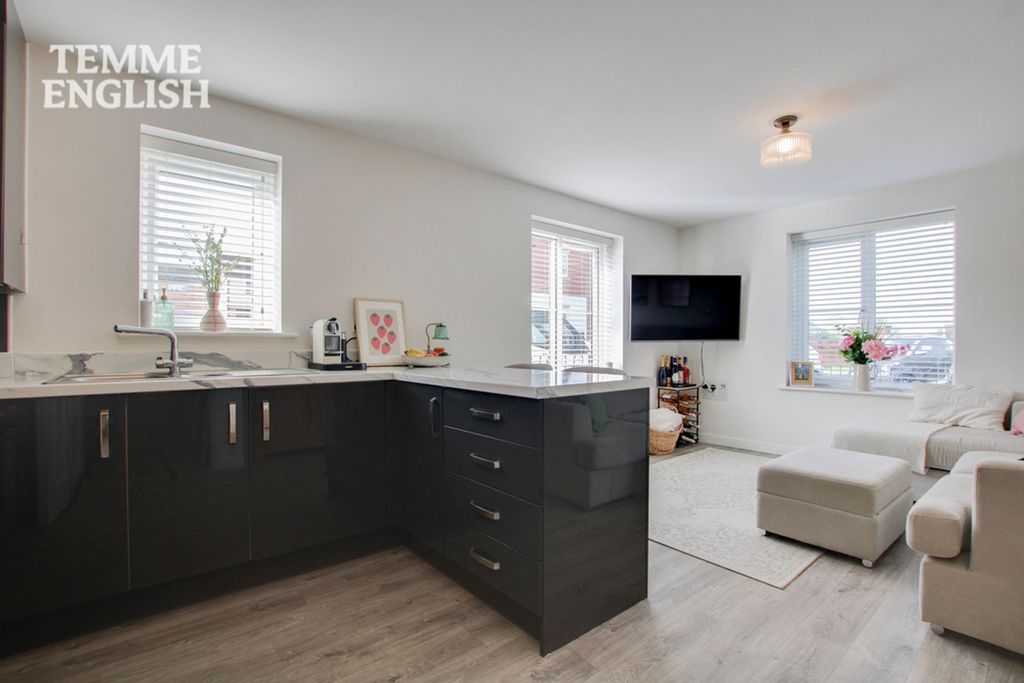 Additional image 4 of 2 bed flat for saleSchool Avenue, Dunton Fields, Laindon SS15