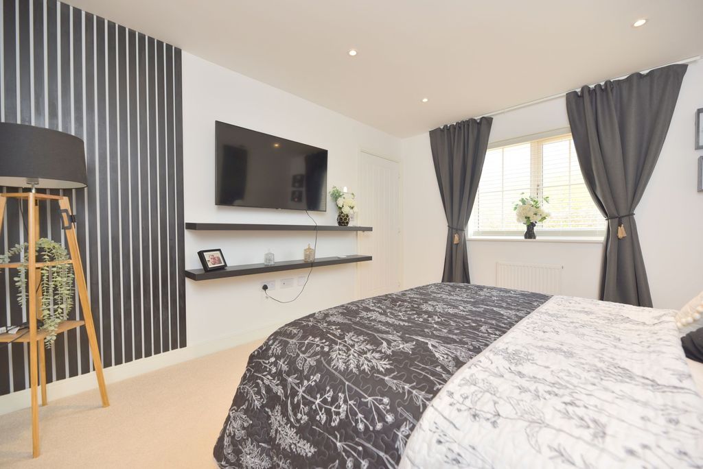 Additional image 11 of 5 bed detached house for saleBellflower Gardens, Biggleswade SG18