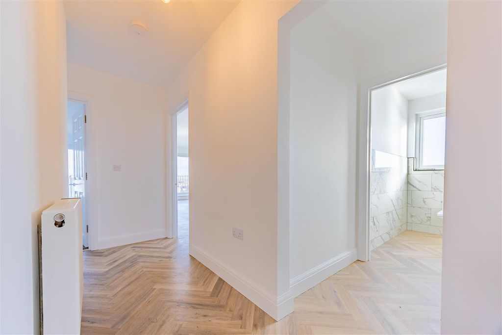 Additional image 14 of 2 bed flat for saleLondon Road, Hadleigh, Benfleet SS7