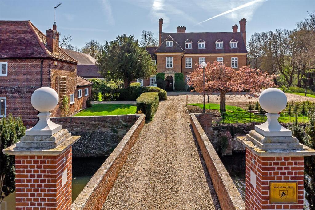 Salisbury Hall