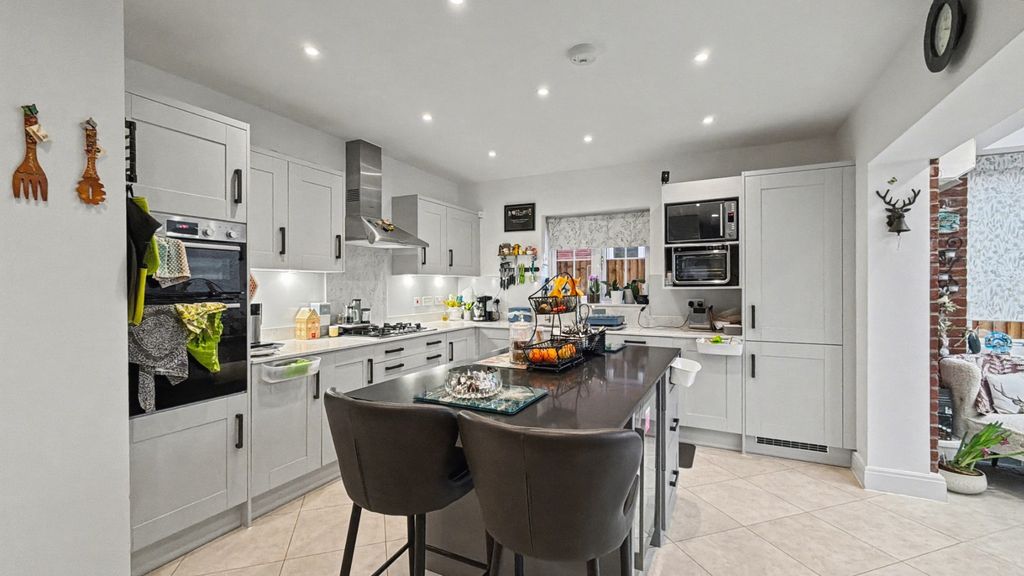 Additional image 3 of 4 bed detached house for saleWenlock Drive, Kingsmere, Bicester OX26