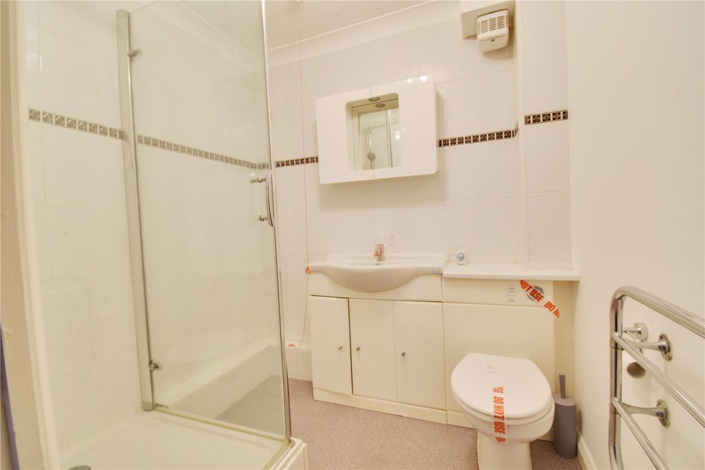 Additional image 6 of 1 bed flat for saleThe Crescent, Abbots Langley, Hertfordshire WD5