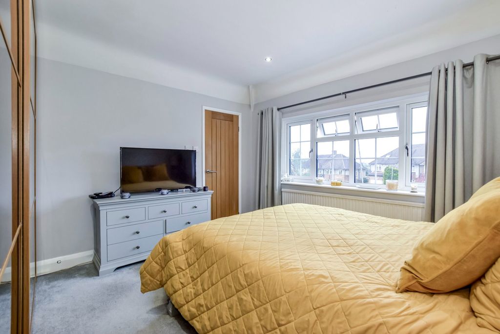 Additional image 15 of 4 bed semi-detached house for saleGallows Hill Lane, Abbots Langley WD5