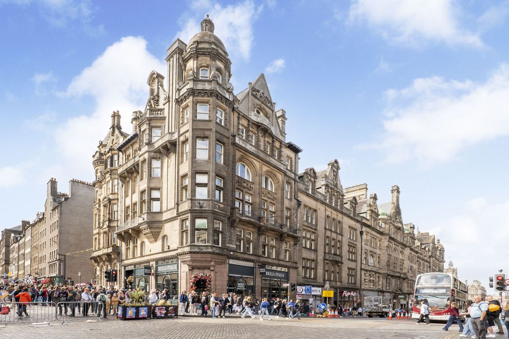 Additional image 3 of 2 bed flat for saleFlat 47, 50 North Bridge, Edinburgh EH1